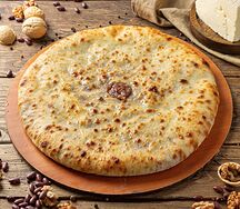 Осетинский пирог с фасолью, сыром и грецким орехом