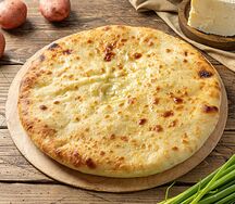 Осетинский пирог с картофелем, сыром и зеленым луком