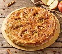 Осетинский пирог с яблоком, корицей и изюмом
