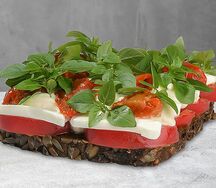 Моцарелла с томатами