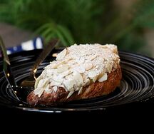 Миндальный круассан