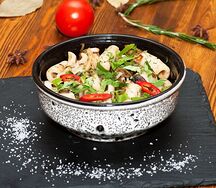 Кальмар жареный с грибами