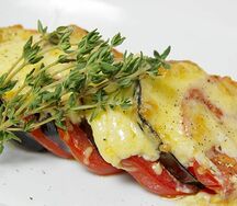 Баклажаны, запечённые с сыром и помидорами
