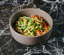 Удон с куриной грудкой и овощами в соусе терияки