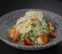 Салат Цезарь с креветками