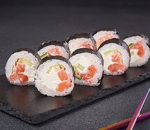 Ролл Филадельфия с копченым лососем