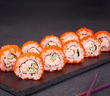 Ролл Калифорния в икре оранж гранд