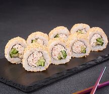 Ролл Калифорния в кунжуте