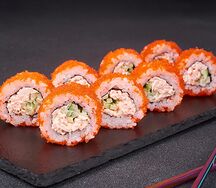 Ролл Калифорния в икре оранж