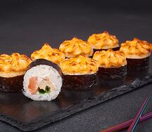 Ролл Запеченный острый с лососем