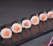 Мини-ролл с копченым лососем