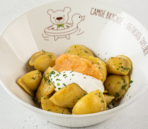 Вареники с картошкой, сметаной и щучьей икрой