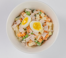Оливье с индейкой и сметанкой