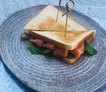 Сэндвич с лососем