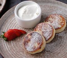 Сырники со сметаной