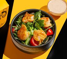 Азиатский салат с креветками и ореховым соусом