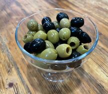 Маслины и оливки