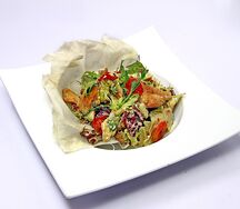 Пряный салат в ореховом соусе