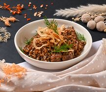 Гречневая каша с говяжьими щёчками и грибами