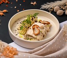 Говяжий язык с картофельным пюре и соусом из лесных грибов