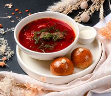 Борщ с говядиной и пампушками