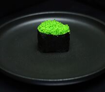 Гункан зеленая тобико