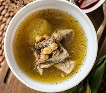 Баранина, томлёная в горшочке с картофелем и нутом (Пити)