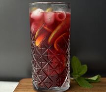Холодный чай с гибискусом и фруктами
