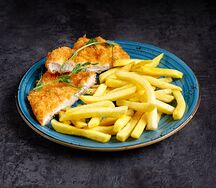 Куриная котлета по-милански с картофелем фри