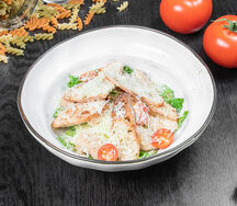 Салат Цезарь с курицей