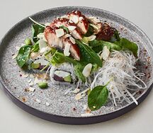 Салат-ролл с сашими из угря