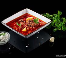 Русский борщ со сметаной