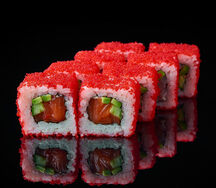 Ролл Калифорния с лососем