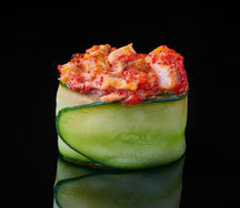 Гункан в огурце с угрем