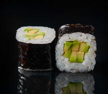 Мини ролл с авокадо