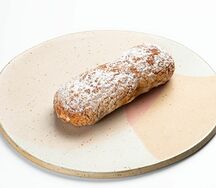 Эклер с кракелюром