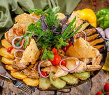 Ассорти из мяса на садже