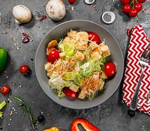 Салат Цезарь с курицей