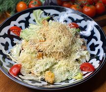 Салат Цезарь с курицей