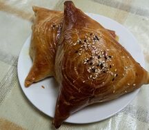 Самса из слоеного теста