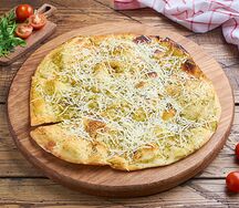 Фокачча с розмарином и чесноком