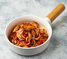 Удон с овощами и курицей
