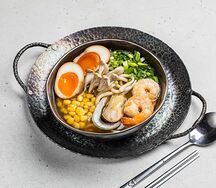 Фирменный рамен с морепродуктами