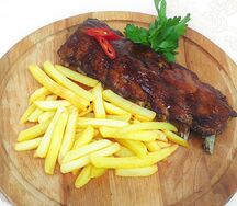 Ребра свиные запеченные, картофель фри