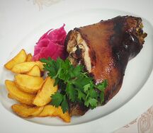 Рулька свиная печеная