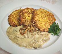 Драники с куриным филе и белыми грибами