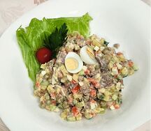 Салат Оливье с языком