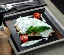 Грудка в грибном соусе