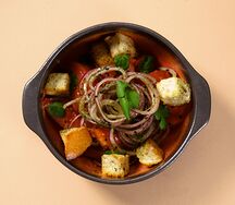 Томаты с кинзой и хрустящей чиабаттой