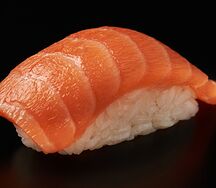 Суши с лососем